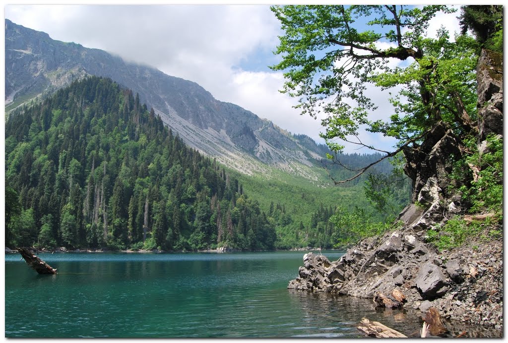 Small ritsa lake